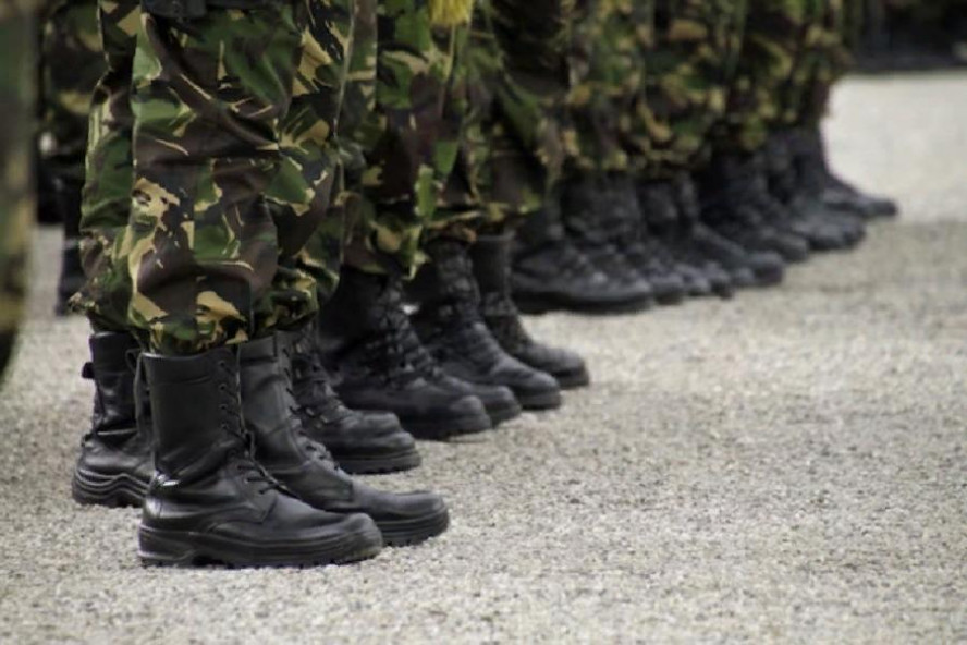 Военных хотят лишать выплат за "самоволку"