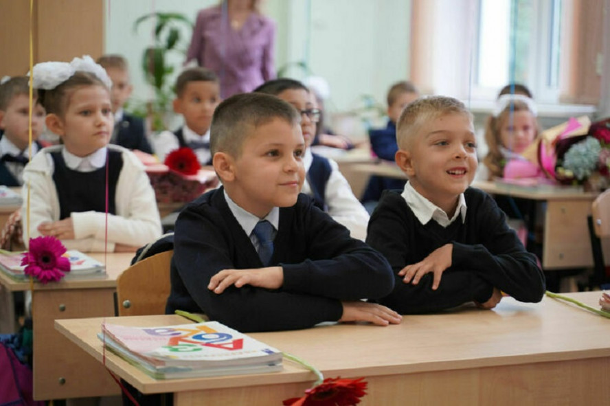 Введение единой школьной формы поддерживают 4 из 10 российских родителей