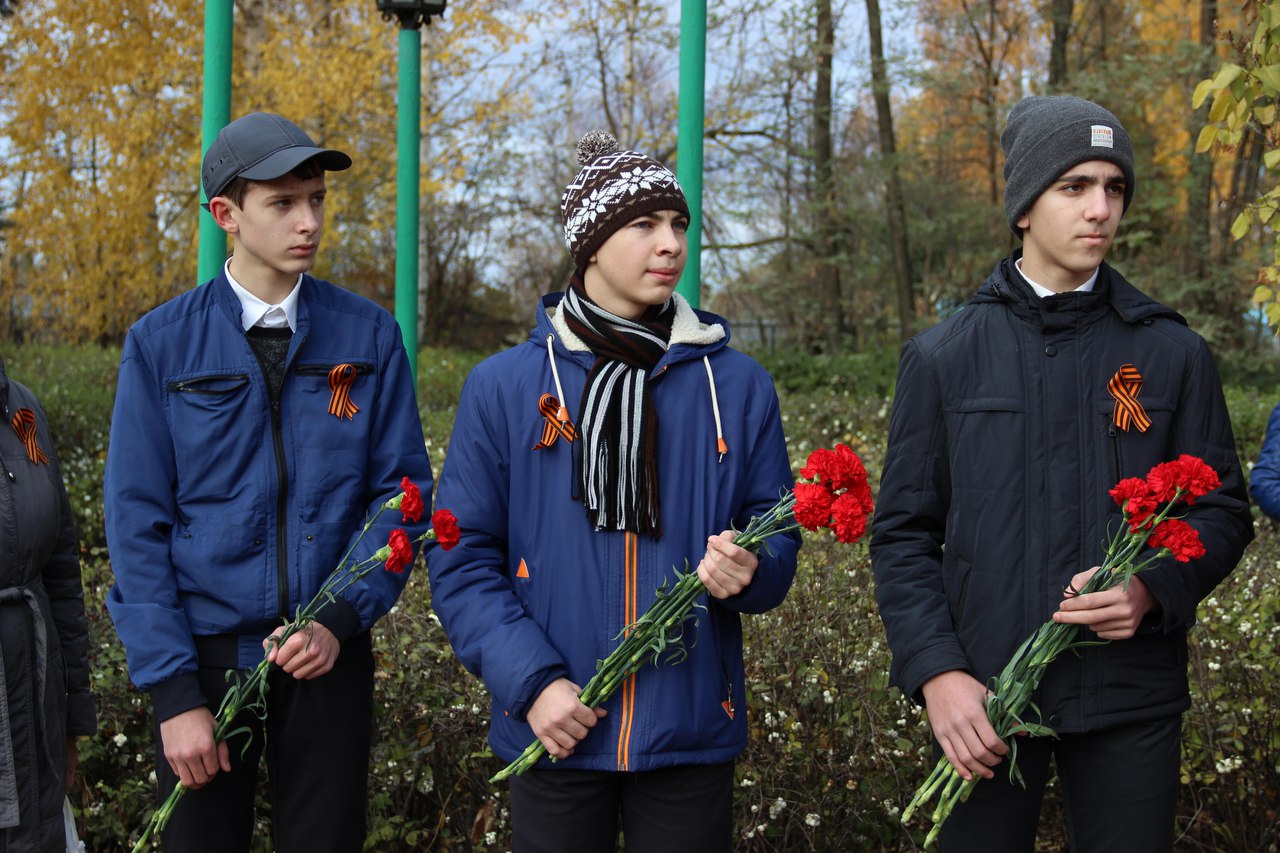 В поселке Ржакса состоялось захоронение останков бойца, которые тамбовская делегация привезла из Крыма