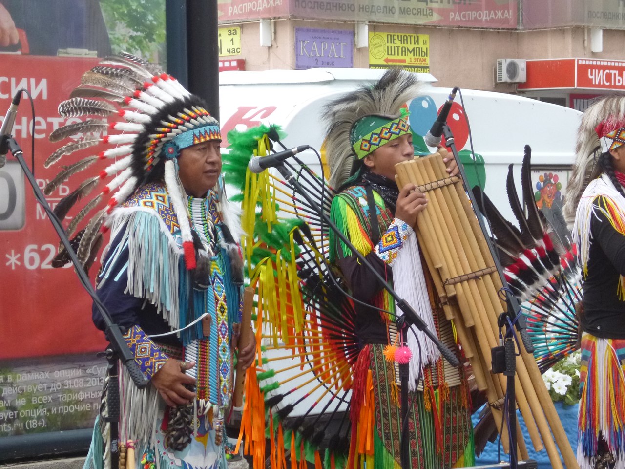 Индеец музыкант. Группа Wayra nan. Индейцы Рунас Эквадор. Перуанские индейцы. Перуанские музыканты.
