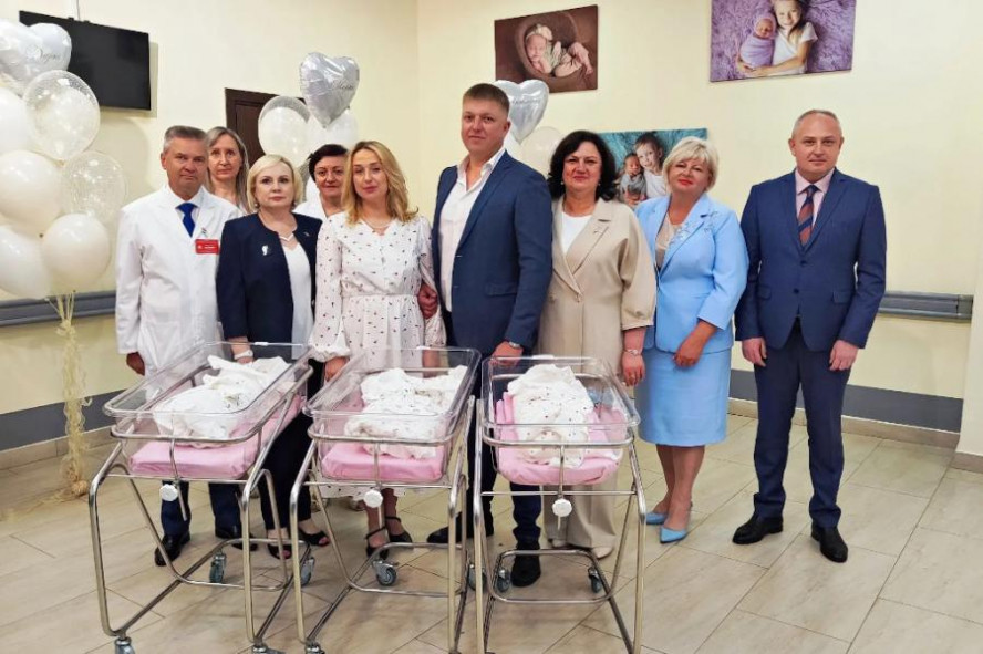 В перинатальном центре Тамбова состоялась торжественная выписка мамы с тройней