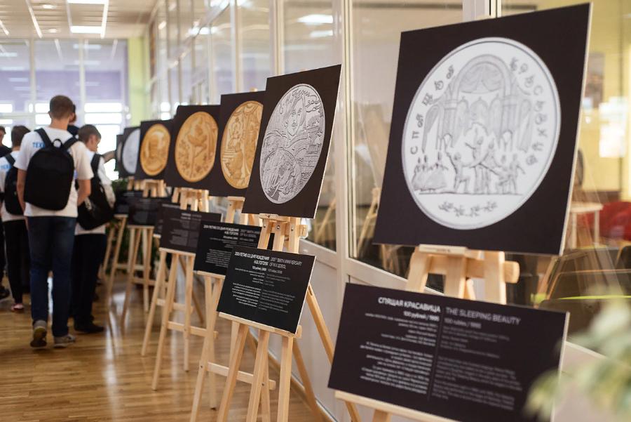 Тамбовчане смогут увидеть уникальные фотовыставки монет, посвящённых театру и редким животным