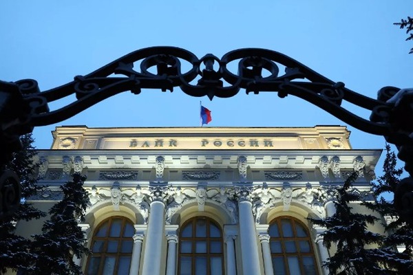 Банк России смягчил правила продажи валюты для граждан