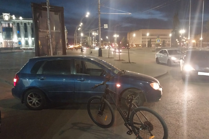 В центре Тамбова водитель иномарки сбил велосипедиста