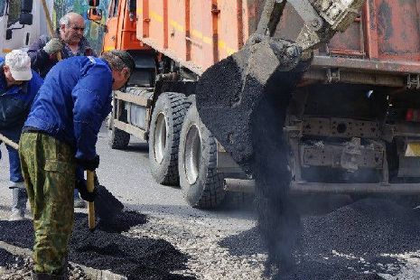 В Тамбове продолжают восстановление дорог и тротуаров после зимы
