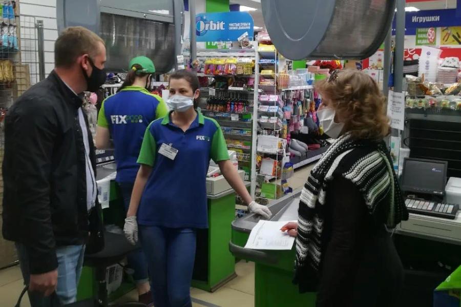 В Тамбове сотрудники магазинов, в отличие от покупателей, соблюдают масочный режим