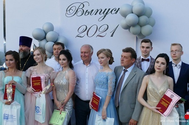 В школах Котовска прошли выпускные вечера для одиннадцатиклассников