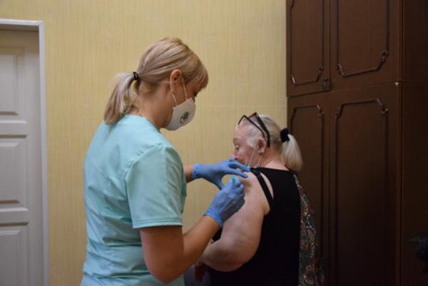 В Тамбове проходит массовая вакцинация от коронавируса
