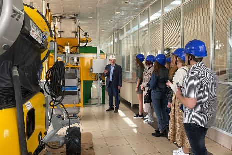 Студенты Тамбовского филиала Президентской академии посетили Кирсановский сахарный завод