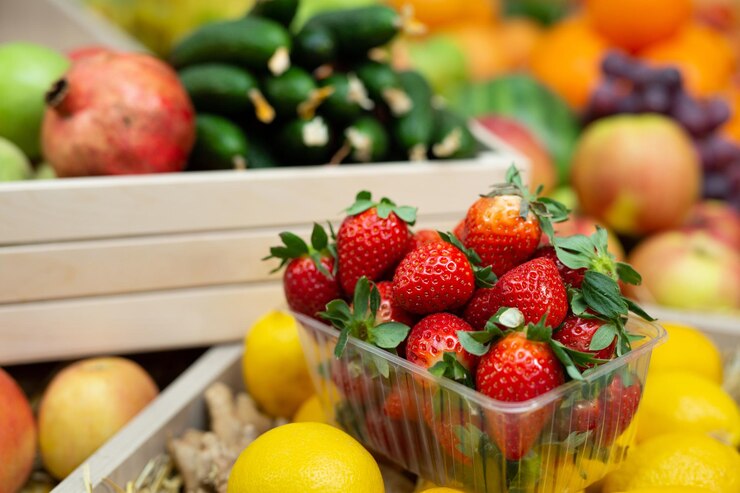 Эксперт предупредила о риске заражения при покупке фруктов, ягод и овощей в магазинах