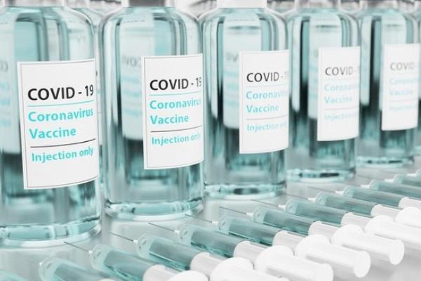 ФАС зарегистрировала цены на вакцины "Спутник Лайт" и "Спутник V"