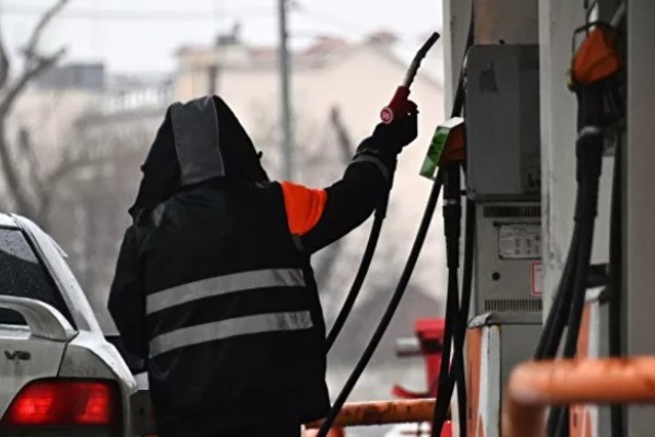 Правительство приняло новые меры для стабилизации цен на топливо