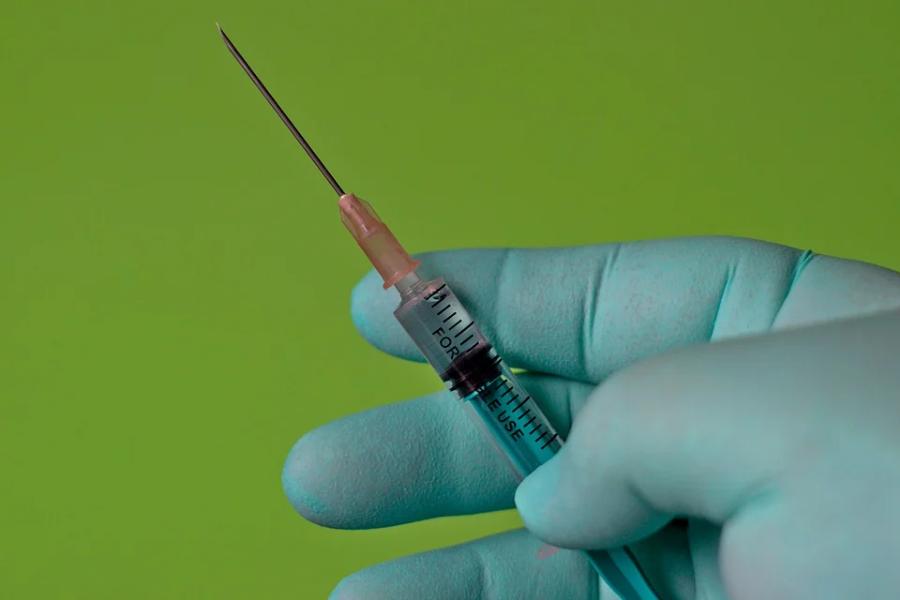 Прививка от COVID-19 вошла в национальный календарь прививок
