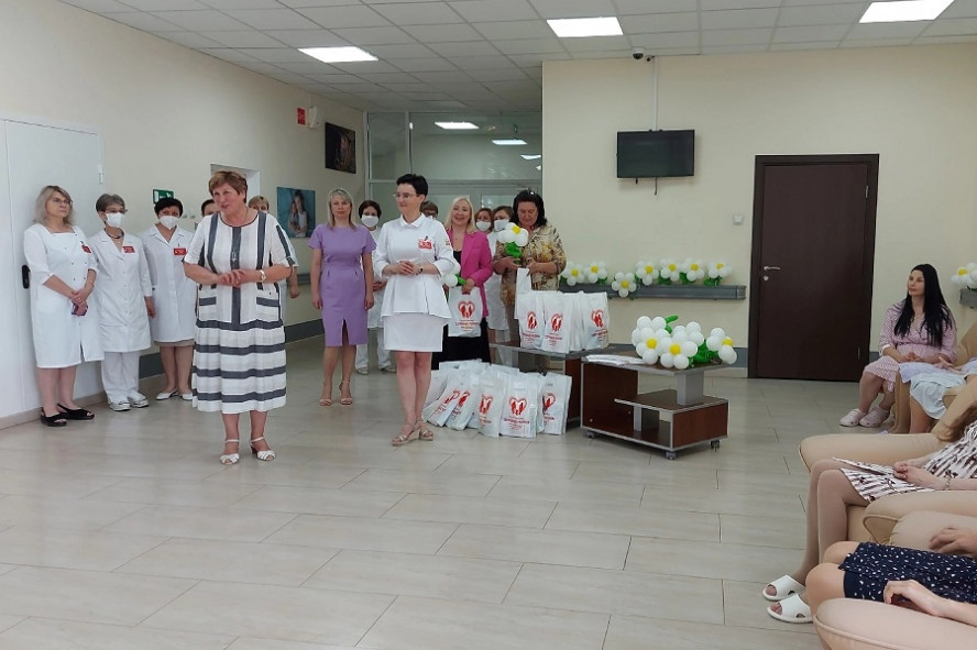 В Тамбовском перинатальном центре ко Дню семьи прошла благотворительная акция