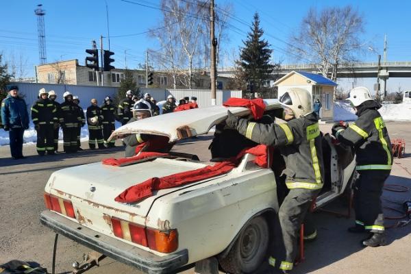 В Тамбове на учениях спасатели деблокировали пострадавших в ДТП