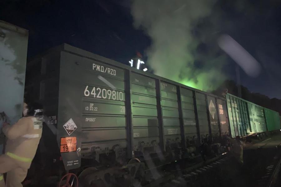 На жд перегоне в Тамбовском районе сгорел вагон с негашеной известью