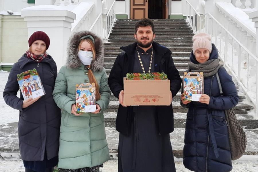 В Тамбовской области православные волонтеры передали подарки в дом-интернат