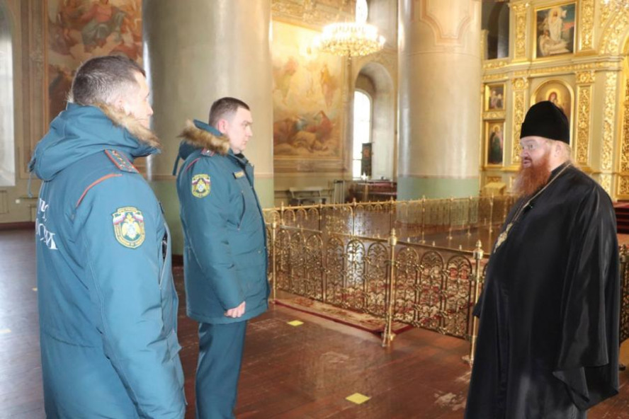 В преддверии Рождества сотрудники МЧС проверяют тамбовские храмы на предмет пожарной безопасности
