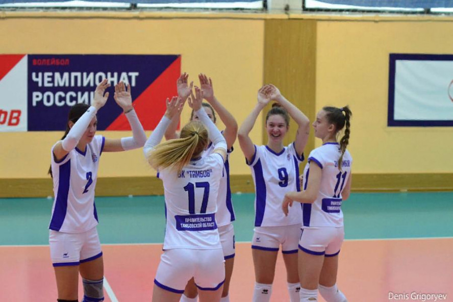 Женская команда ВК "Тамбов" готовится к полуфиналу первенства России