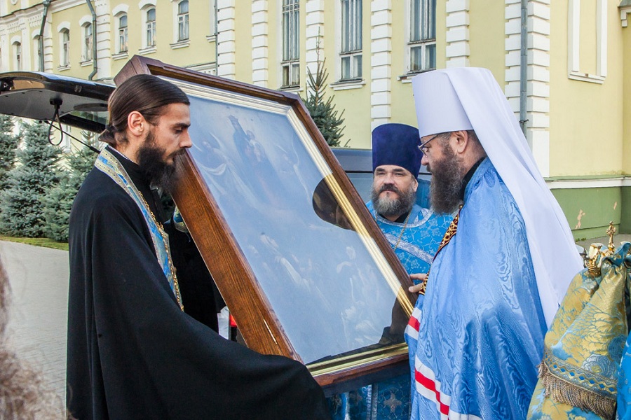 В Тамбов доставили мироточивую икону Божией Матери "Всех скорбящих Радость"
