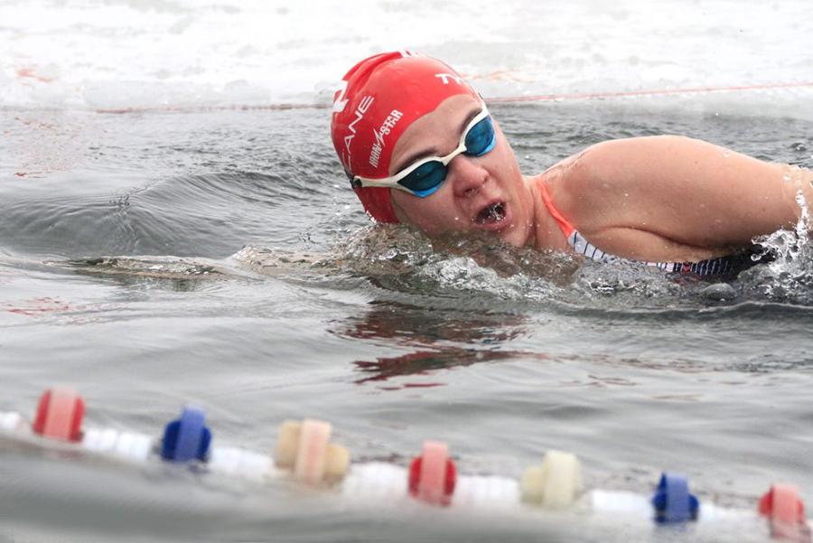 Жительница Рассказово стала абсолютным победителем в чемпионате по зимнему плаванию