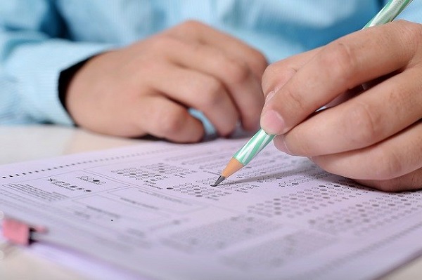 Более 40 человек удалили с экзаменов за нарушения в первый день сдачи ЕГЭ
