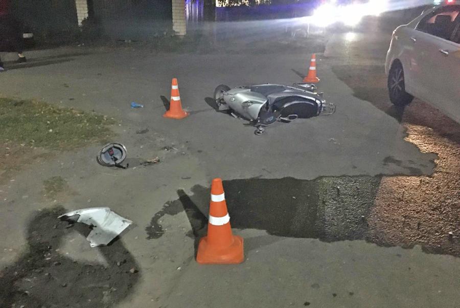 В Мичуринске столкнулись иномарка и скутер: пострадали два подростка