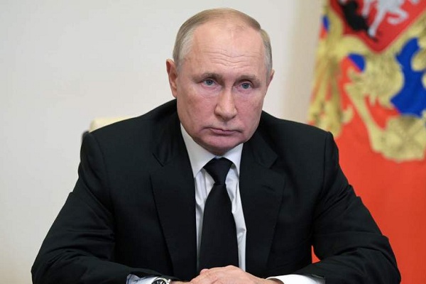 Путин поручил сделать здравоохранение доступным и отказаться от третьих смен в школах