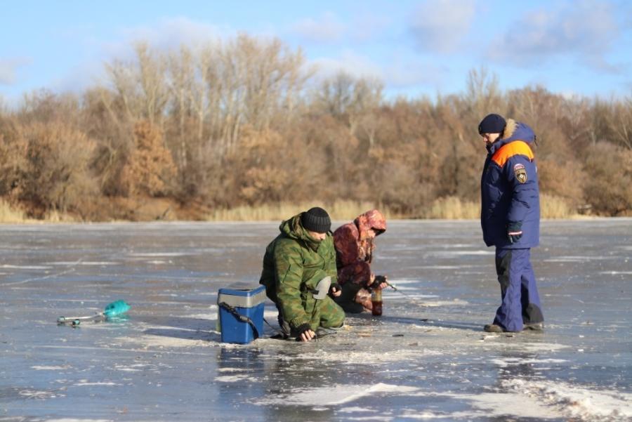 Тамбовские спасатели напомнили о правилах поведения на льду