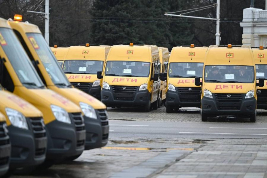 В Тамбовскую область поставлено 55 новых школьных автобусов и 7 автомобилей скорой помощи