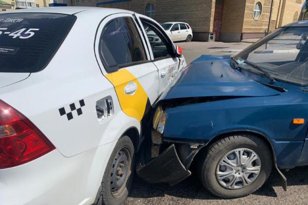 В Тамбове в аварии с участием такси пострадали две женщины