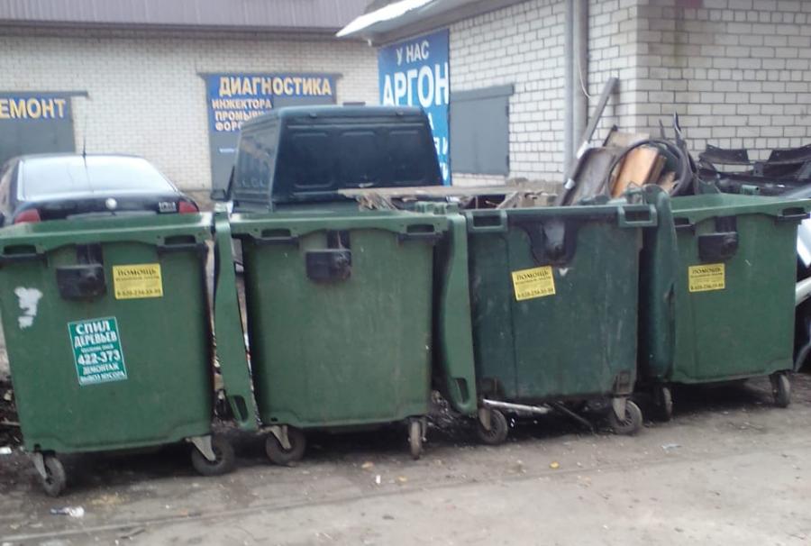 Тамбовчане жалуются на неогороженные мусорные контейнеры