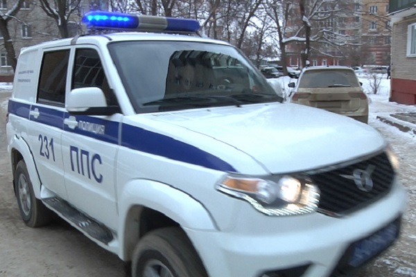 В Тамбове полицейские задержали воров, сливавших бензин с легковушек