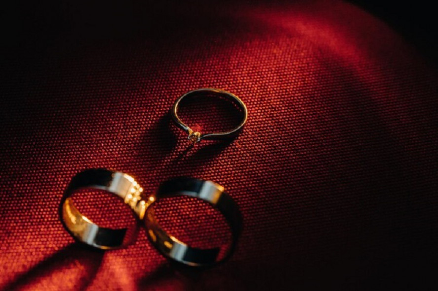 Тамбовчанка украла у родственницы три золотых кольца и сдала их в ломбард