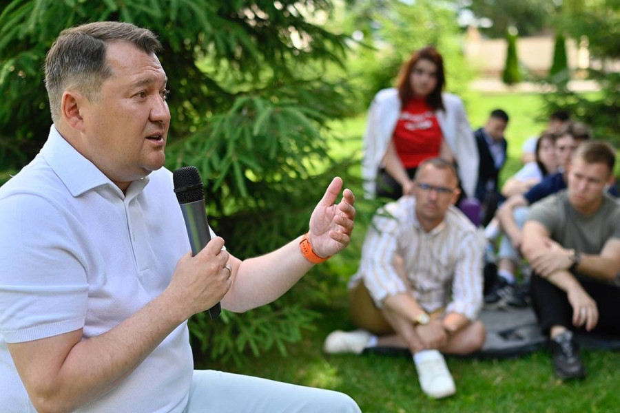 Максим Егоров встретился с представителями молодёжных организаций