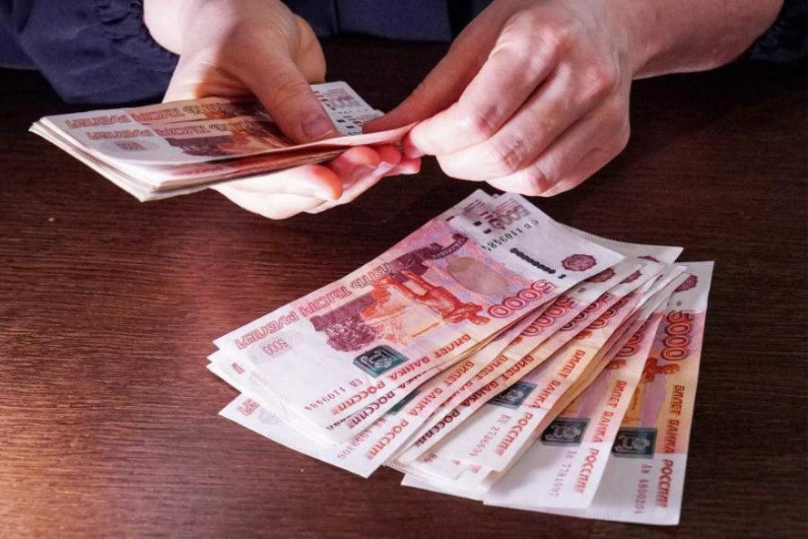 С 1 октября зарплаты некоторых категорий работников вырастут на 7,6%