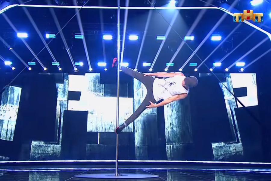 Мичуринский акробат показал невероятные трюки на пилоне в "Новых танцах" на ТНТ