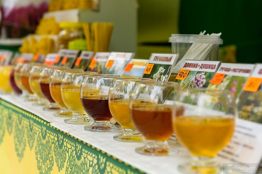На тамбовскую ярмарку мёда свою продукцию привезли более 50 пчеловодов области