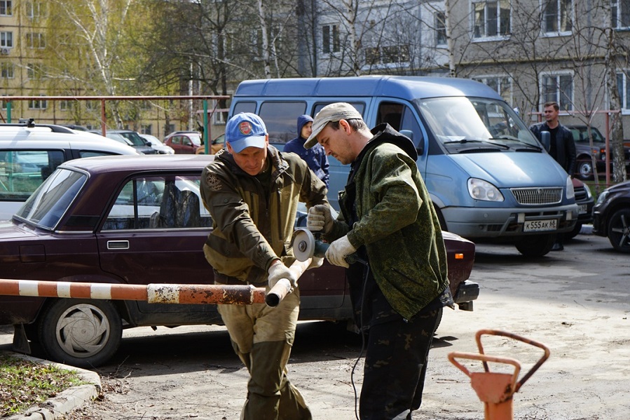 В Тамбове на Астраханской демонтировали незаконный шлагбаум