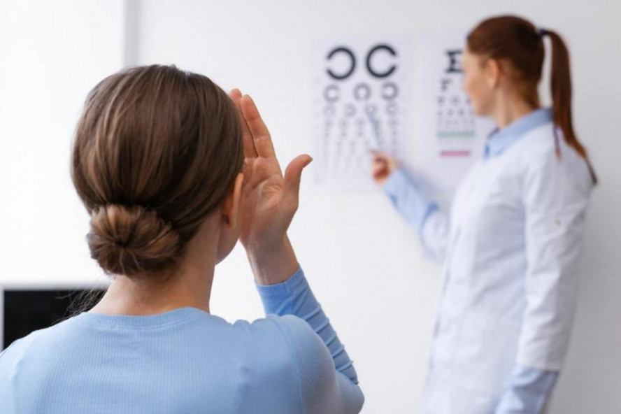 Офтальмолог назвала портящие зрение ежедневные привычки