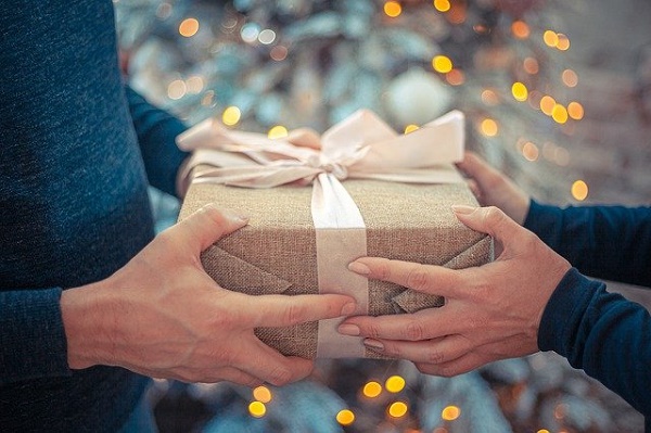 Психологи рассказали о том, как правильно выбрать подарок для близкого человека