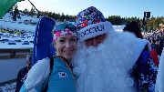 Спортивный Дед Мороз со Снегурочкой на этапе кубка мира по биатлону в Норвегии