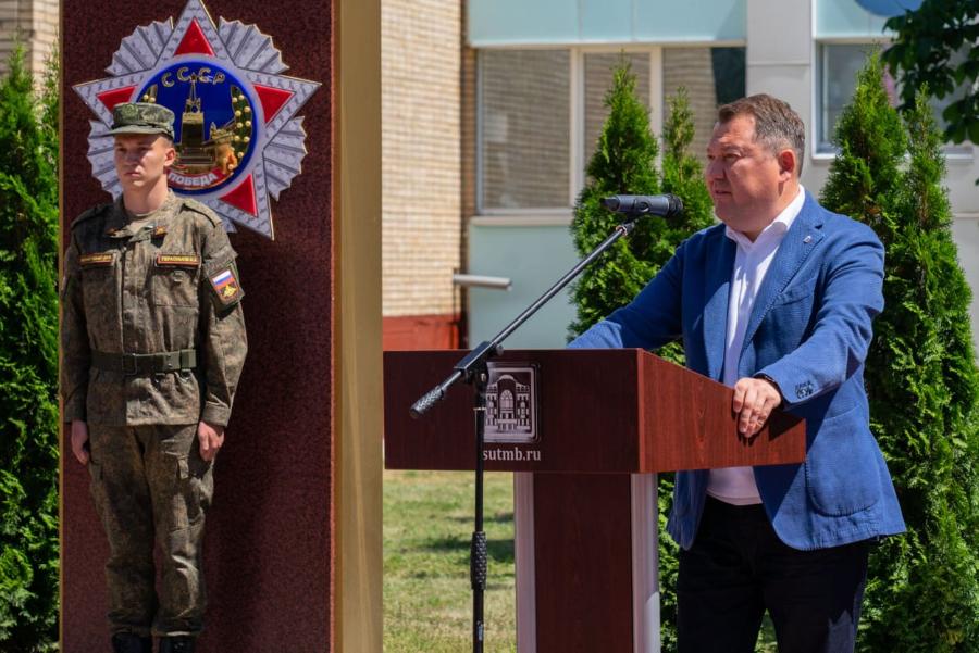 Максим Егоров поздравил выпускников Военного учебного центра Державинского университета