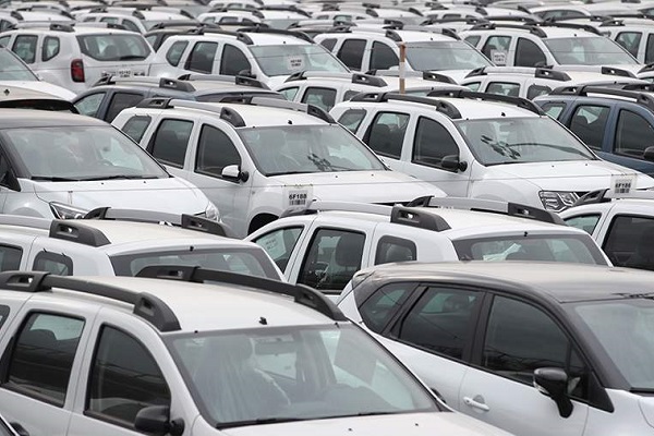 Экономист спрогнозировал обвал цен на автомобили в России