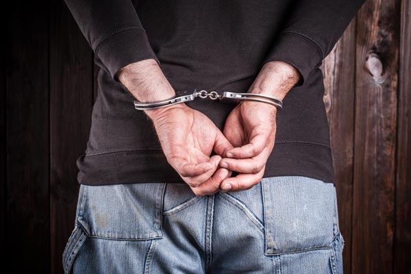В Мичуринске полицейские задержали двух человек с наркотиками 