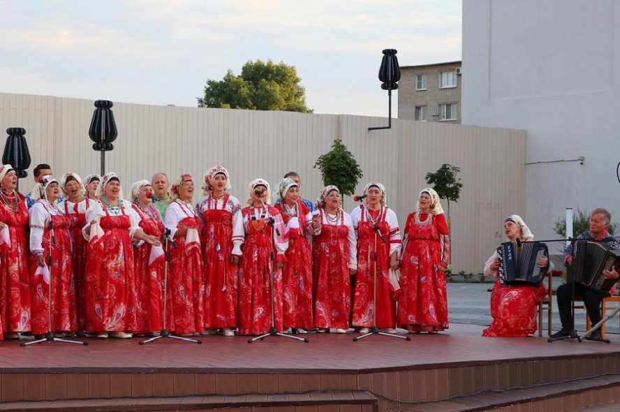 Более трех тысяч тамбовчан посетили новую концертную площадку у ДК "Знамя труда" с начала лета