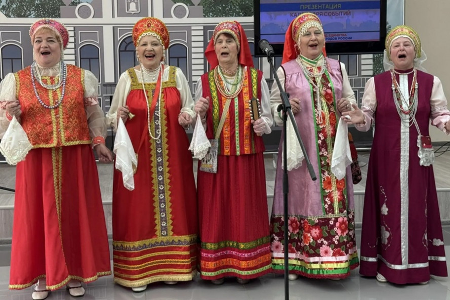 Максим Косенков поблагодарил работников культуры за создание новой, яркой жизни