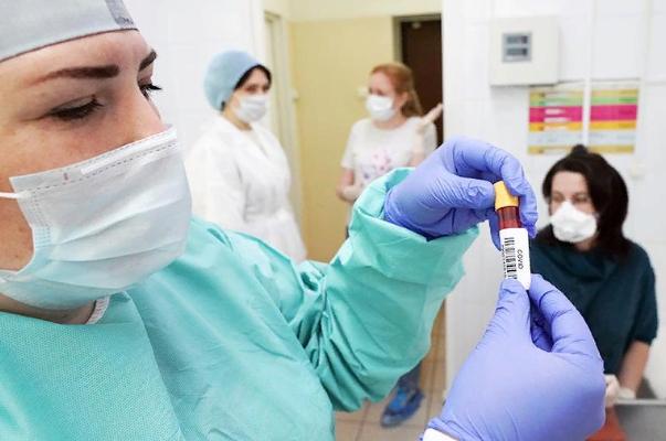 За сутки в России выявили 8706 новых случаев коронавируса