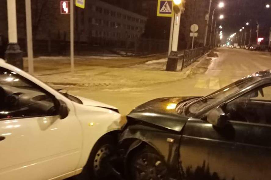 Две легковушки столкнулись в районе "Динамо" в Тамбове 