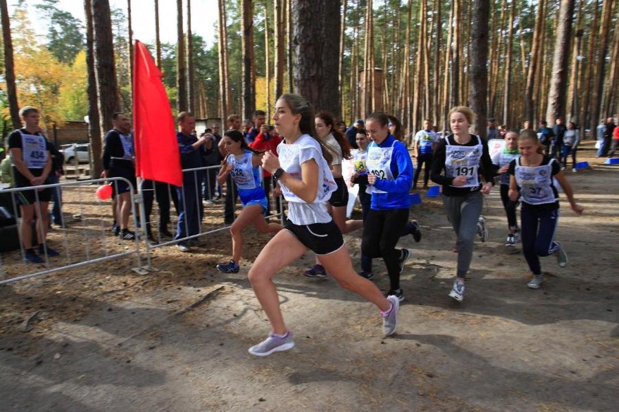 На знаменитую Дутовскую дорожку в Пригородном лесу вышли около 300 легкоатлетов